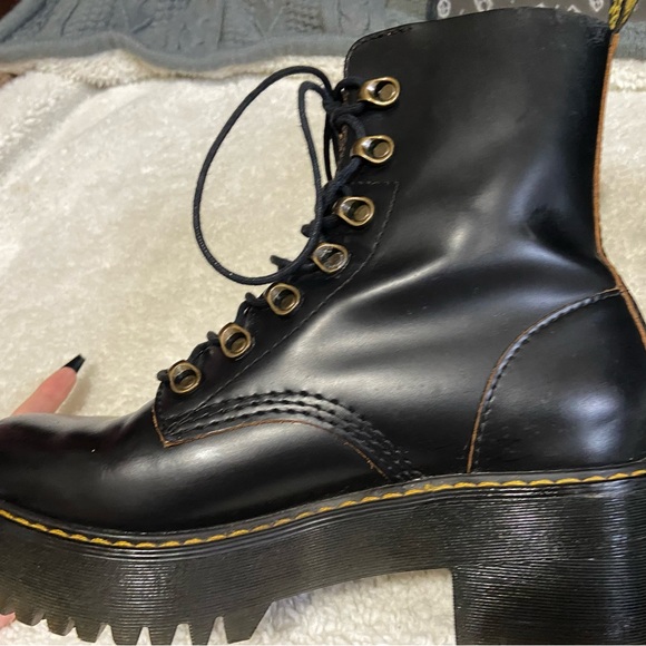 Dr martens leather platform combat boot size 8 Leona black lace up euc - Picture 2 of 10